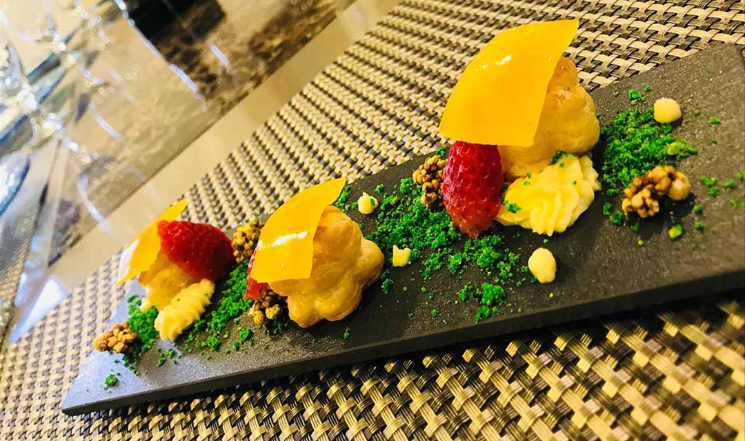 Food and Drinks Slide Galaxy Diver II - Galaxy Cruises