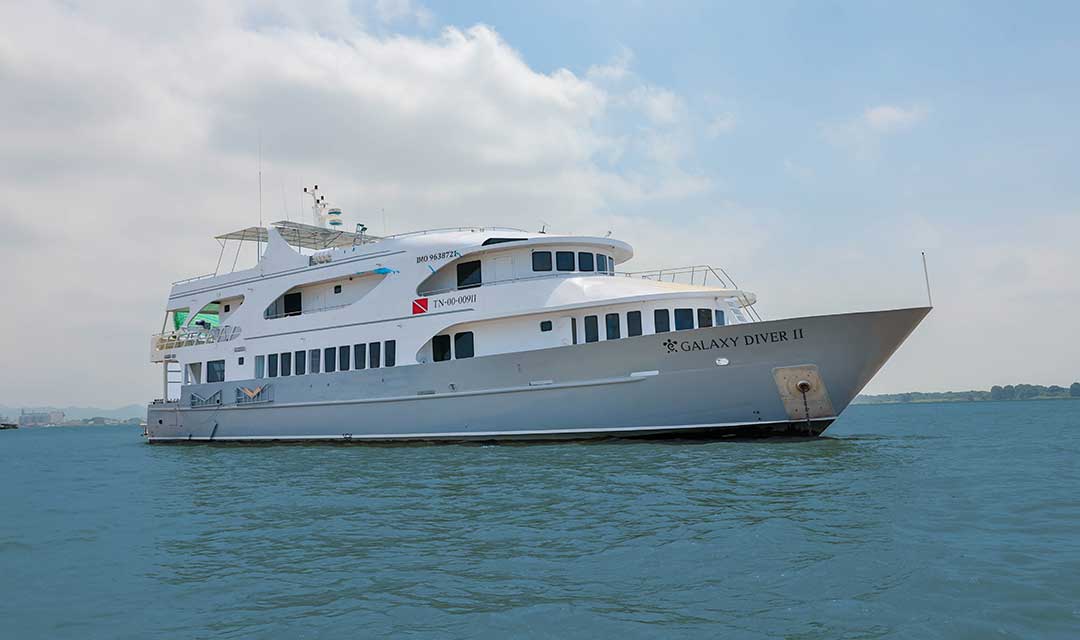 Exterior Slide Galaxy Diver II - Galaxy Cruises